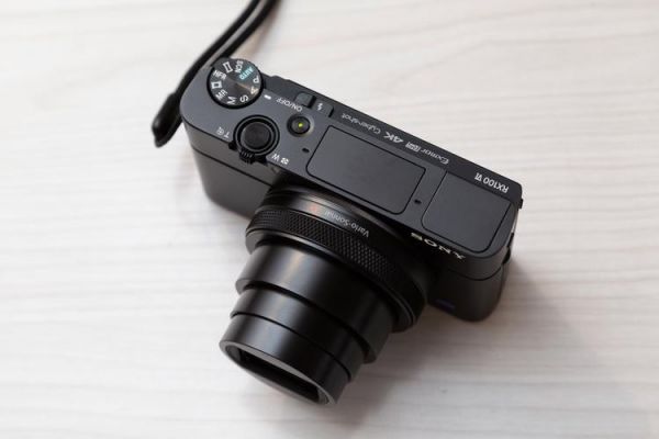 索尼rx100变焦比（索尼rx100多少倍变焦）-图2