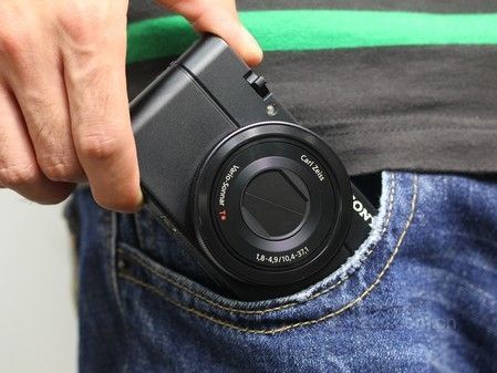 sonyrx100m2变焦（索尼rx10m4变焦倍数）-图1